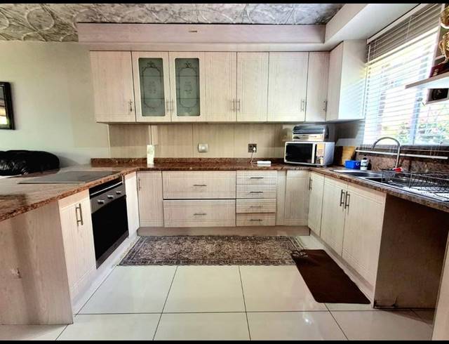 2 BEDROOM TOWNHOUSE FOR SALE IN EDEN GLEN